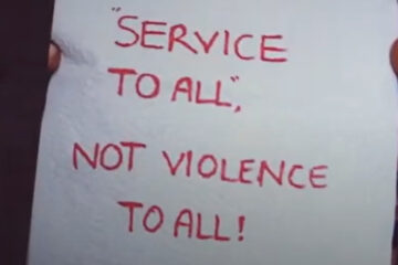 Kyltti, joka protestoi Kenian poliisiväkivaltaa.